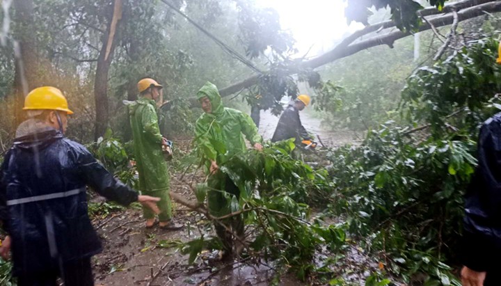 漳州多地受灾 各地积极行动及时巡查处置