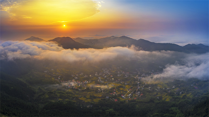 《山乡晨曦》林书13705997285+2022年9月摄于永春县，永春呈祥乡日出的壮观景象_1.jpg