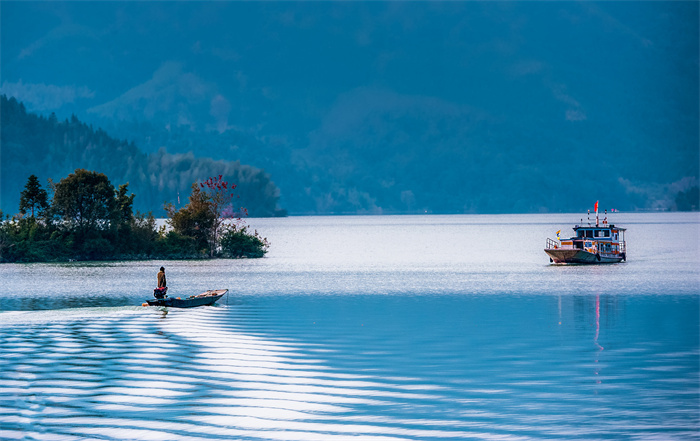 畲湖行舟，连江县小沦乡摄。.jpg