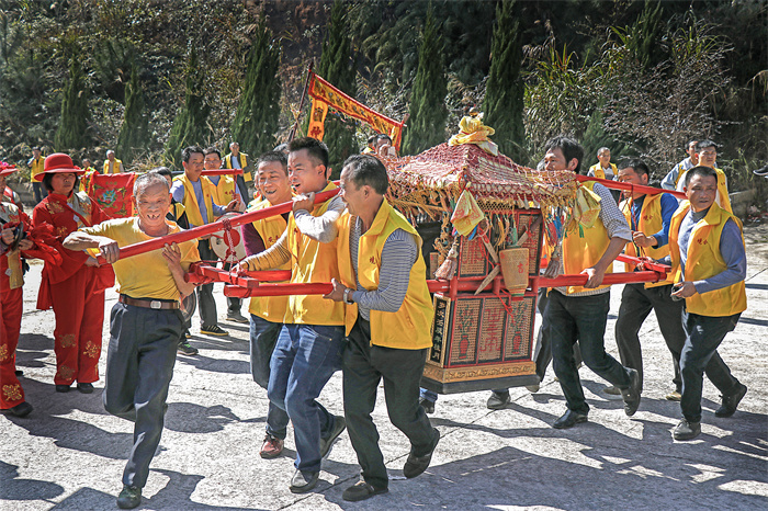 《民俗与信仰》+照片+郑江淋+15859760375.jpg