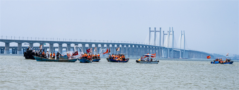 122-8、《海上泼水节》 蚶江镇 黄志秉 13506963635.jpg