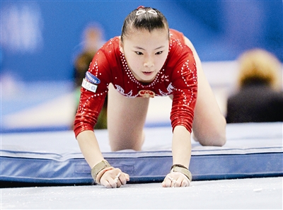 体操世锦赛女团预赛 中国队主力出现重大失误 希望在团
