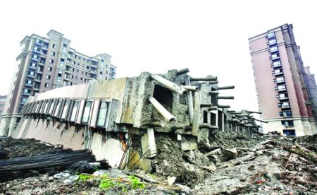 上海在建13层住宅楼坍塌