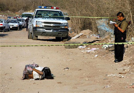 墨西哥1名市长11名联邦探员被毒枭杀害抛尸街头