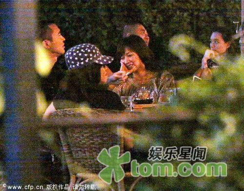 徐静蕾无视男友“劈腿” 夜会壮男黄立行