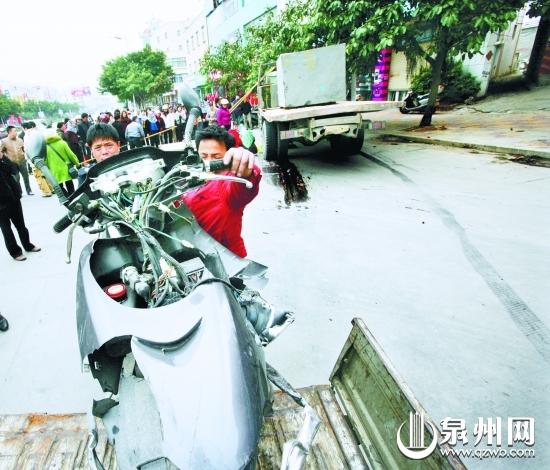 惠安崇武平板货车拦腰碾过骑车女 女子当场死亡