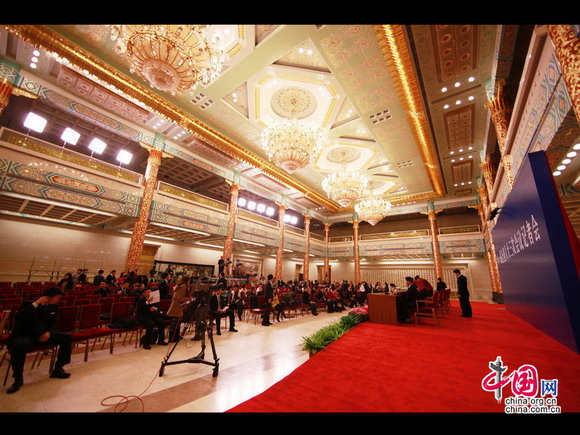 3日7日,人民大会堂金色大厅, 外交部长杨洁篪将在这里答中外记者问.