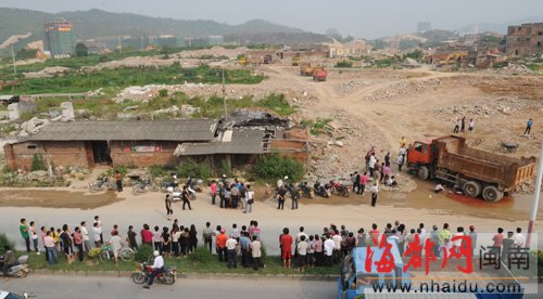 年轻妈妈抽空回家喂奶 途中遭土方车推碾身亡