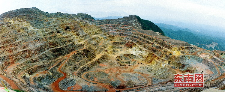 黑龙江省呼玛县兴隆-基座山金矿区地质地球化学异常特征及找矿意义