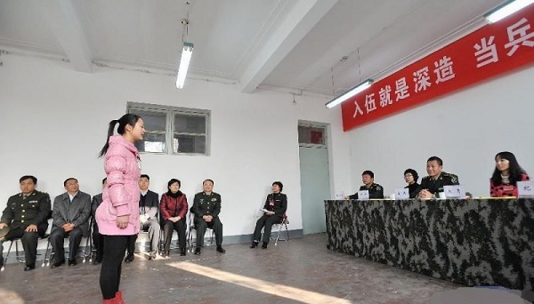 实拍神秘的女兵入伍考试全过程