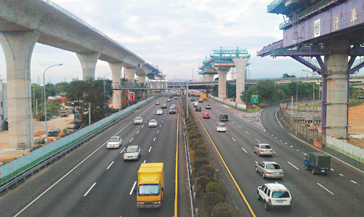 中山高速公路五杨高架拓宽工程相当宏伟,施工难度高,两年多来频传工
