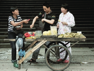 福州拟设临时摊点疏导示范点 "转正"街头"游击队"