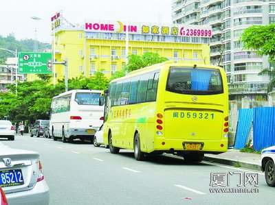 旅游大巴司机招聘_太原旅游大巴的司机最近比较郁闷,因为客人被外来车抢了(5)