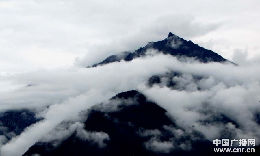 走进西藏:高山流云 低空飘云(组图)