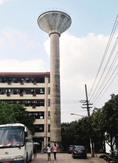 台风杰拉华逼近 福州废弃老水塔或是"定时炸弹"