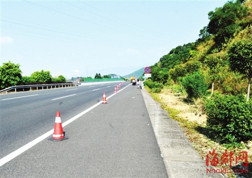 高速路上"飞车"坠入35米深涧 司机幸存但受重伤