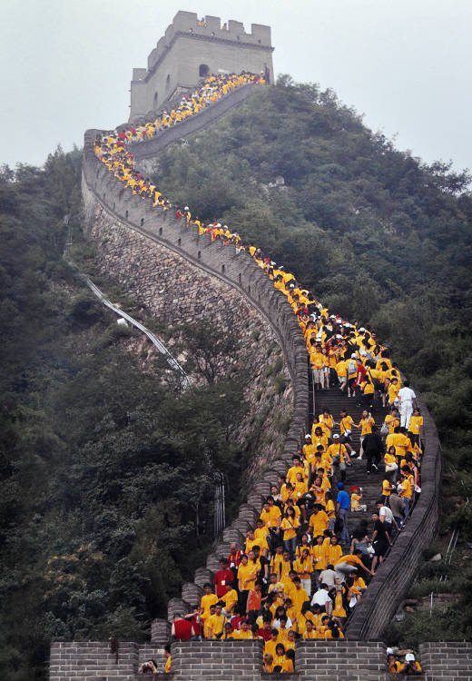 促进对外文化交流，推出“中国寻根之旅”夏（冬）令营活动。来自70多个国家和地区的15万华裔青少年参加，增进了他们对中国历史和文化的了解。