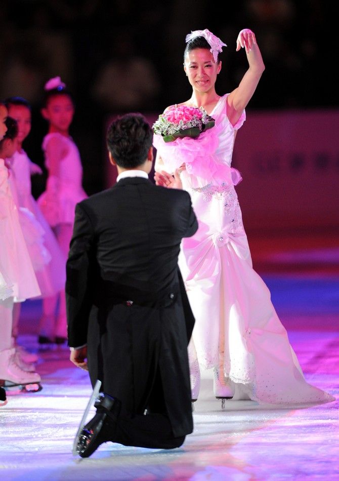 申雪/赵宏博举办浪漫冰上婚典; 赵宏博; 申雪 赵宏博冰上婚礼(17/20张