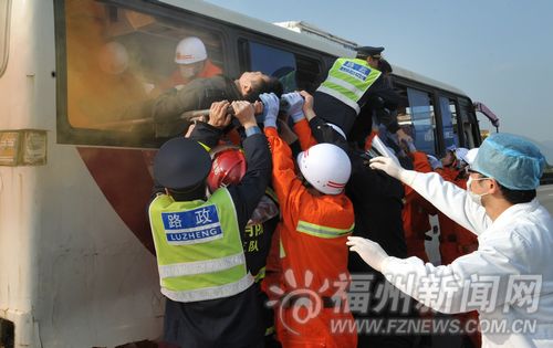 汽车汽车道路救援_昆山汽车困境救援_北京 汽车 救援