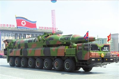 2012年4月15日,朝鲜举行盛大阅兵式,展示了大浦洞洲际导弹.