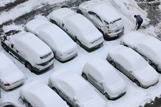 韩国一架客机降落时因大雪滑出跑道