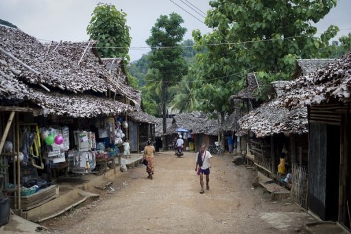 泰国难民营大火已致45人死数百住宅被烧为灰烬