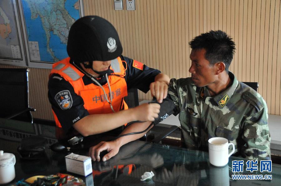 湄公河联合巡逻执法编队成功救助一艘老挝籍遇险渔船