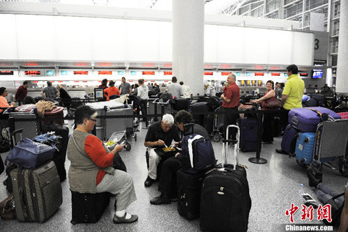 韩亚航空飞机失事旧金山机场大批旅客滞留