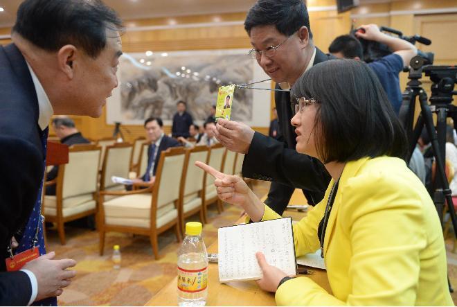 （两会·花絮）未获提问机会 记者泪洒会场