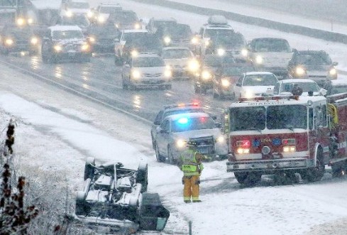 美国感恩节遇暴风雪 几千万人出行受影响