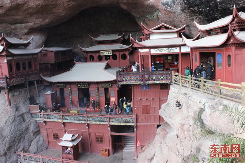 大金湖景区内的甘露寺