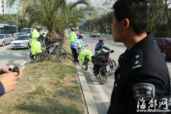 五四北又现骑行乞讨团　榕骑友对话揭穿乞讨骗局