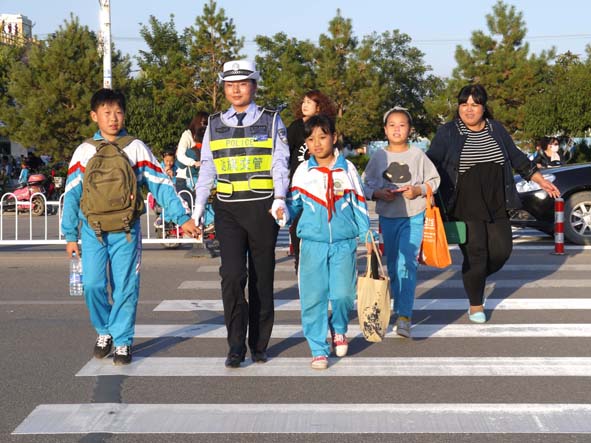 中高考期间考点周边福州交警将设“护学岗”