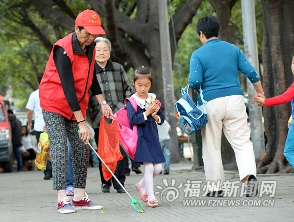 为白发志愿者点赞！青运白发志愿者平均年龄55岁