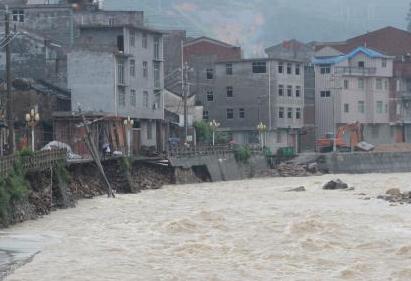 福建周宁县普降暴雨 乡镇24小时过程雨量最高达200毫米