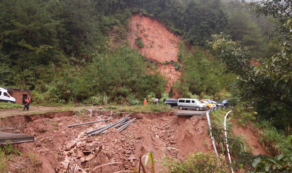 德化水口镇榜上村道路抢通