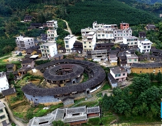 航拍平和钟腾村：土楼遗珠耀老区