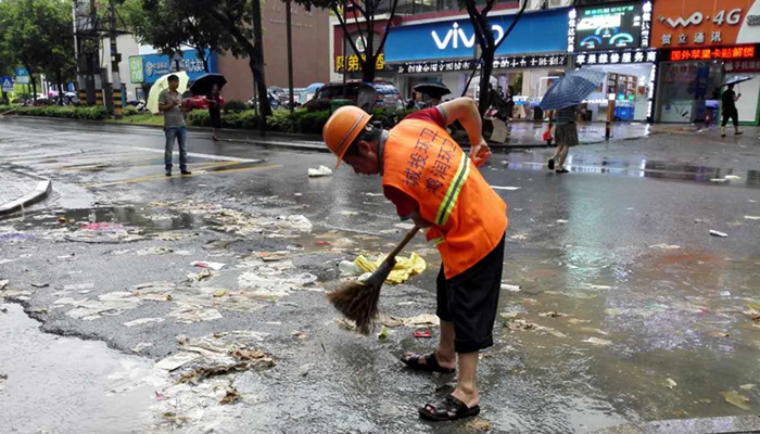 福清城区积水逐渐消退 救灾工作有序进行