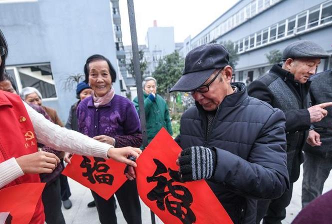 （新春走基层）（1）爱心志愿者送福到乡村敬老院