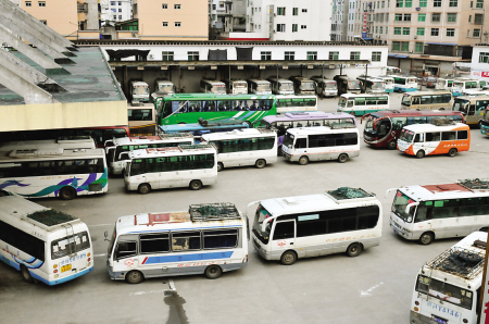 浦城一公司还收养路费100余辆客车停运抗议(图)