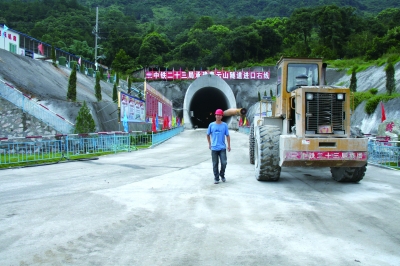 向莆铁路青云山隧道施工现场