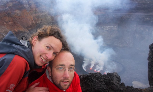 大胆人类火山口“凑热闹”求婚品酒赏美景（图）（3）