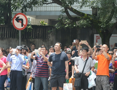 全国高考人换一茬又一茬 考“事”总是如此熟悉