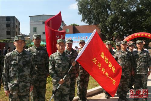 应急民兵一连合影 林广明摄