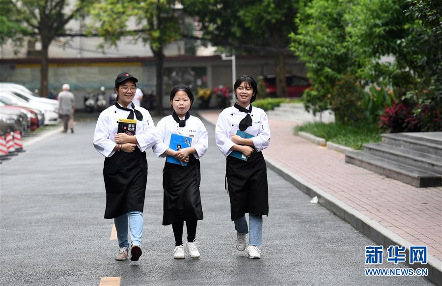 （图片故事）（6）让梦想开花的“地贫”女孩