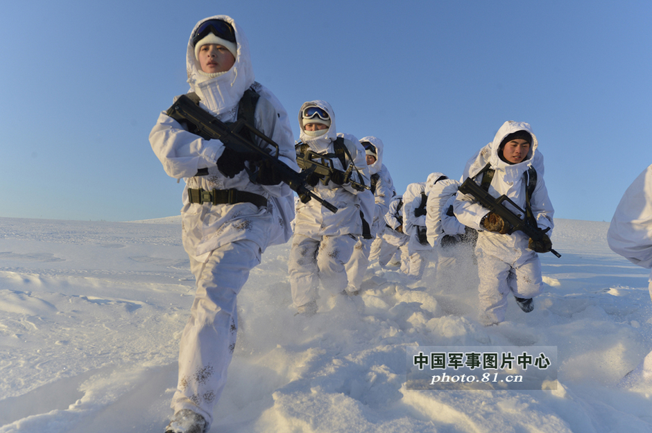 中国高寒地区首批女特种兵野训画面曝光