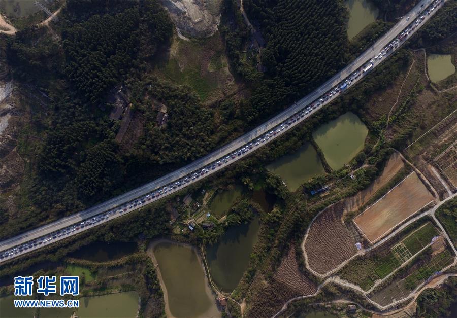 （社会）（8）各地春运迎来返程客流高峰