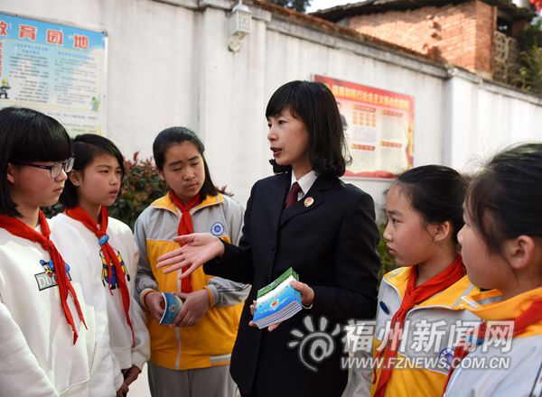 黄荣婷：她是“最美女性”，更是坚强妈妈