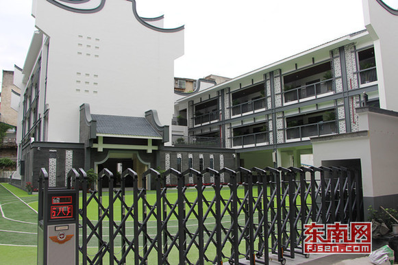 福州鼓楼模范小学启用新校舍受质疑续:两间教室甲醛检测不符合标准