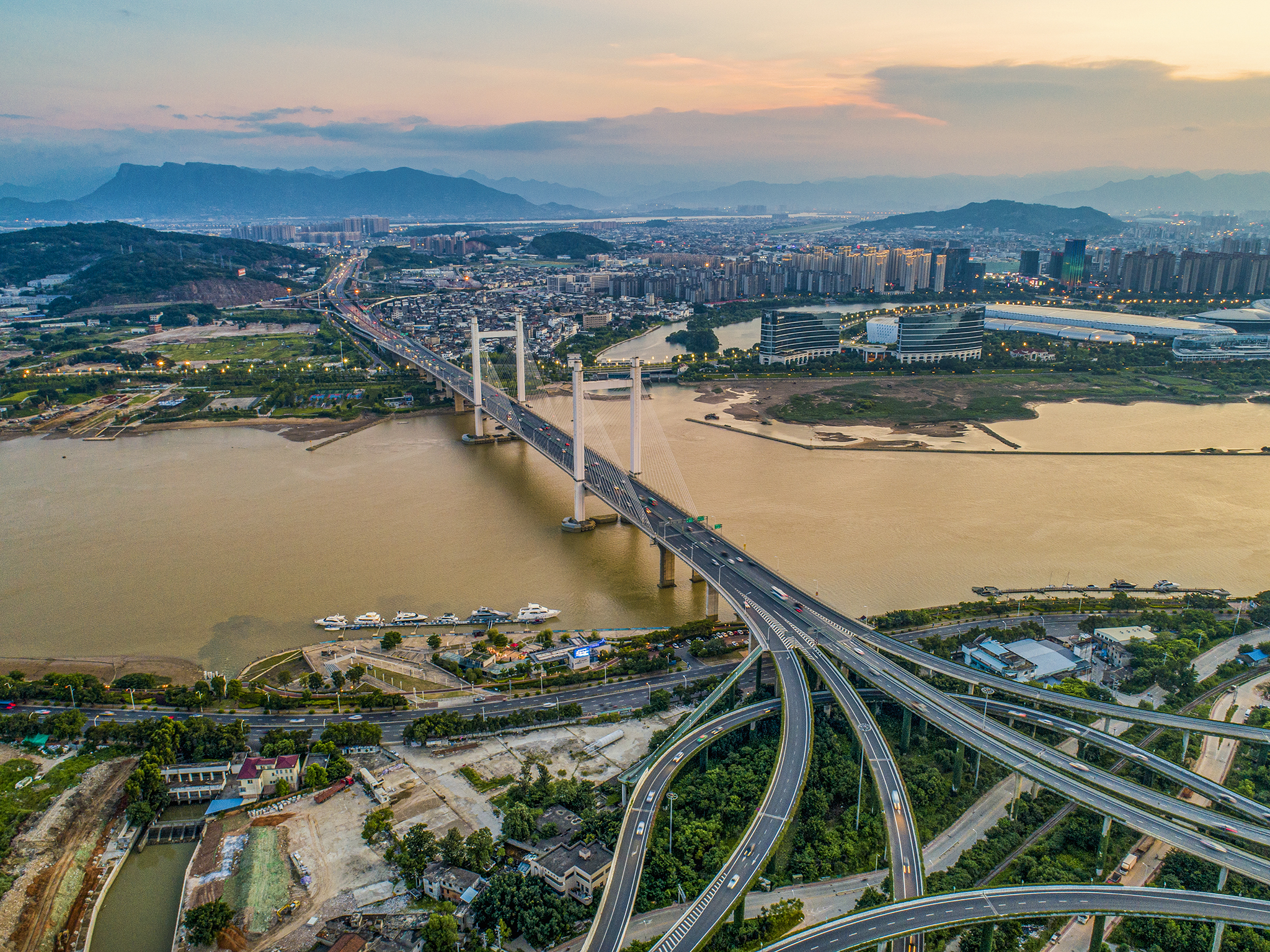 魁浦大橋